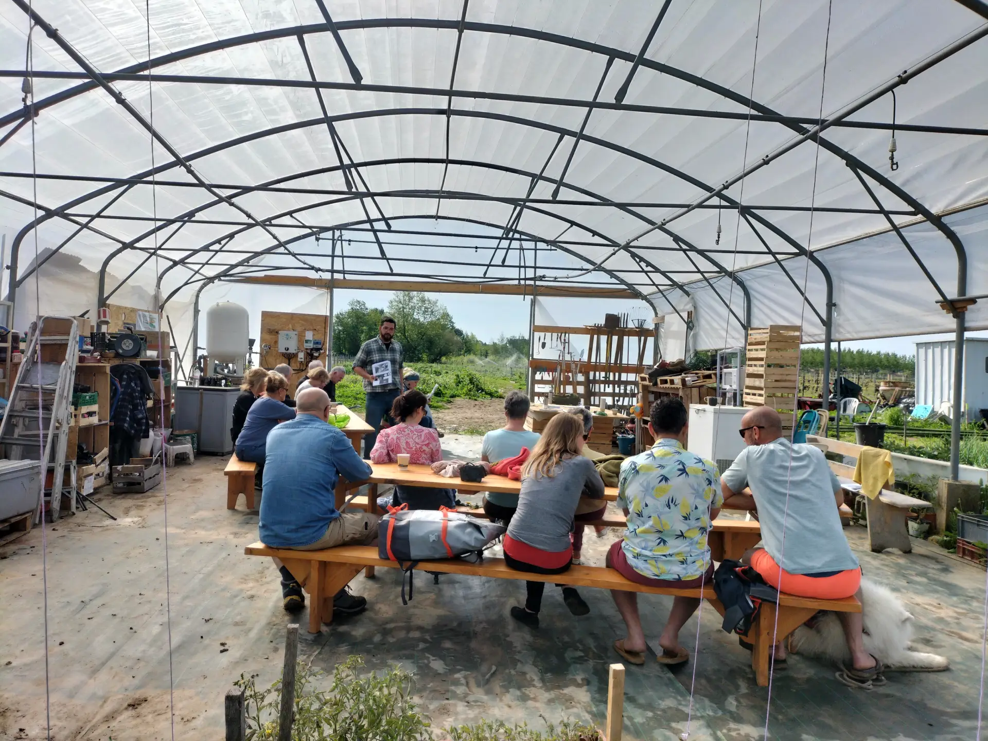 Atelier dans une serre communautaire.
